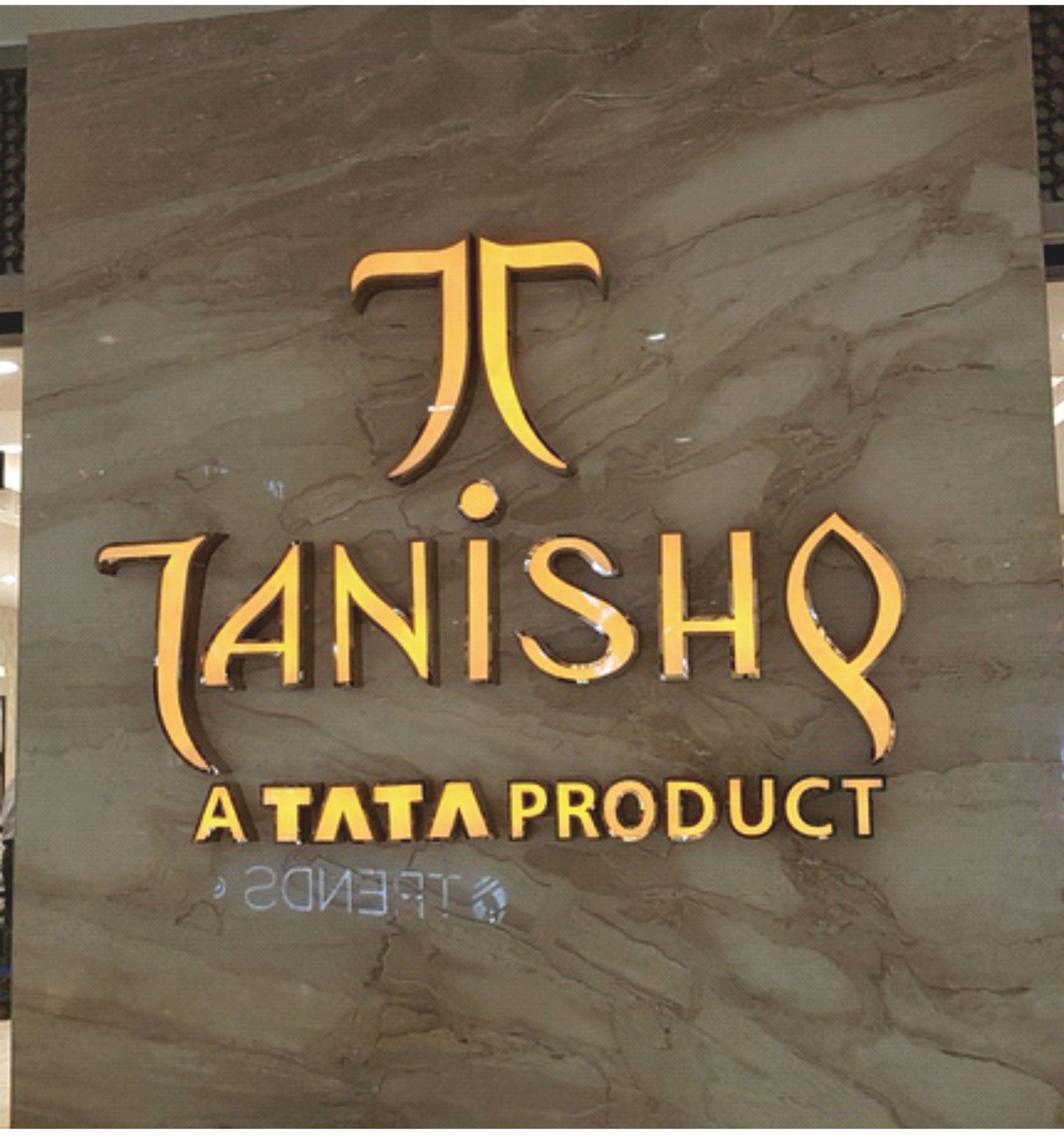Tanishq — Backlit 3D Gold Letters